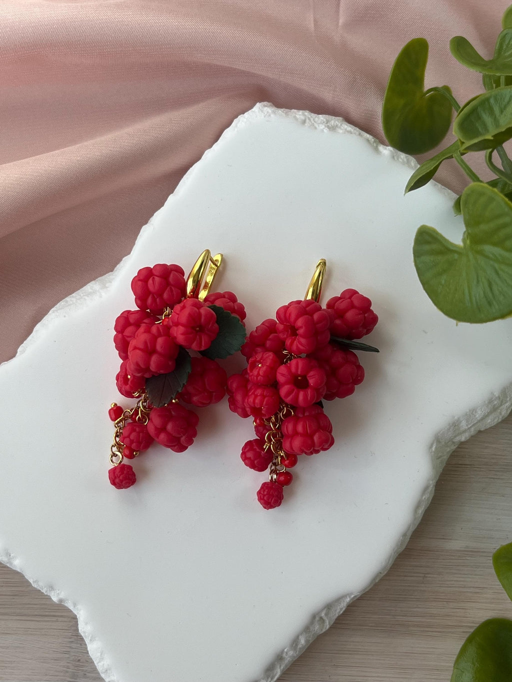 Серьги с малиновым узором, серьги ручной работы с малиной, украшения из полимерной глины в виде ягод, украшения с фруктами ручной работы, подарок для нее.