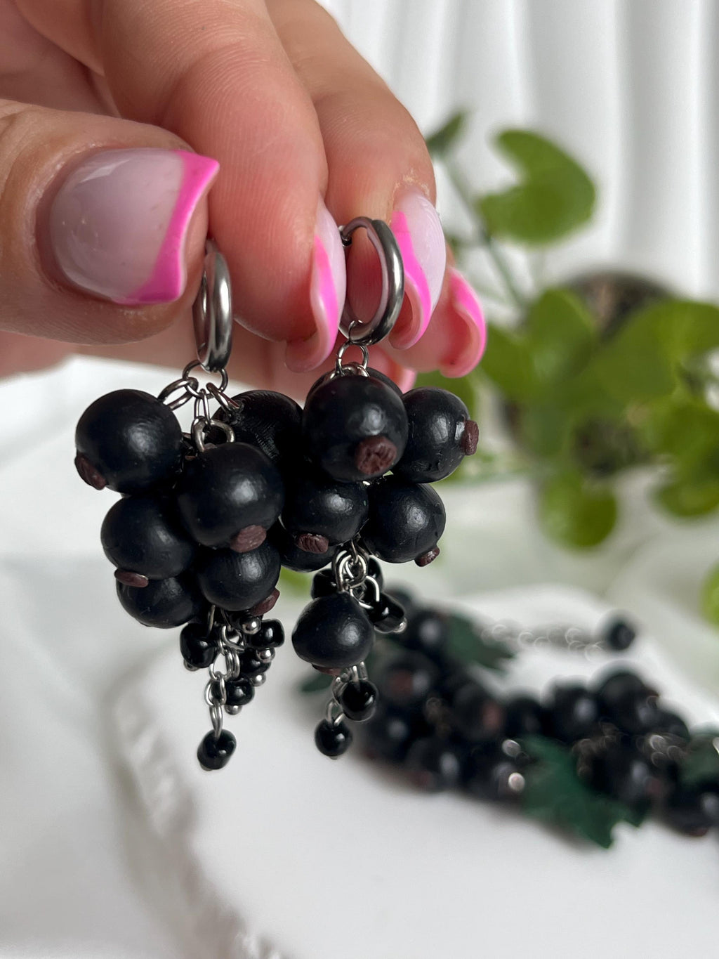 Серьги из черной смородины ручной работы, серьги с ягодами, серьги из полимерной глины, украшения с ягодами, черные серьги, вдохновленные природой, подарок для нее