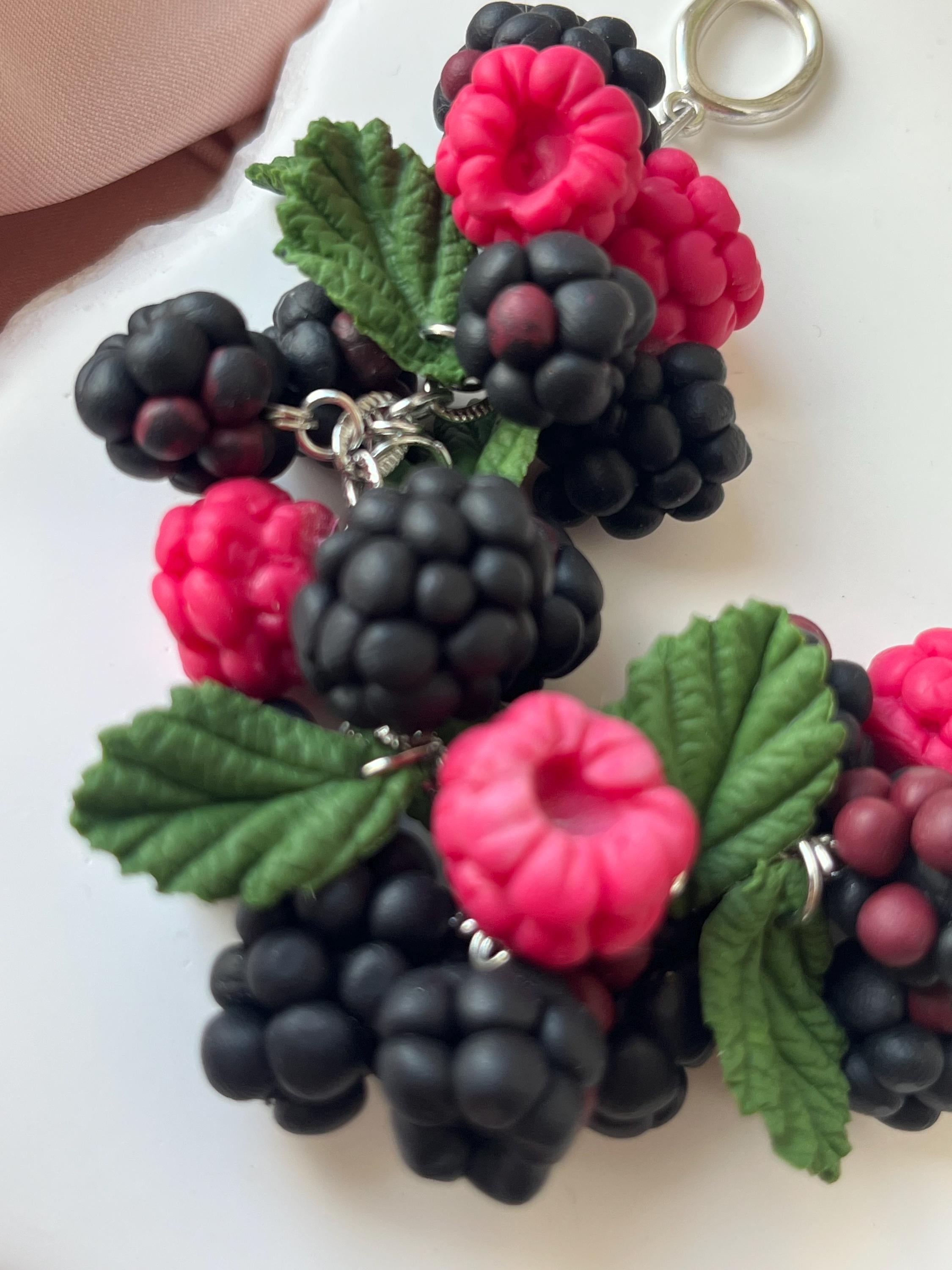 Wild berry bracelet: raspberry and blackberry
