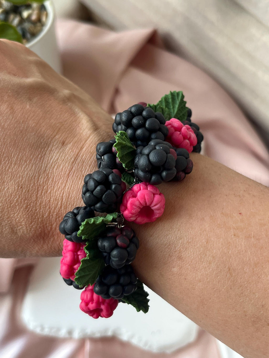 Wild berry bracelet: raspberry and blackberry