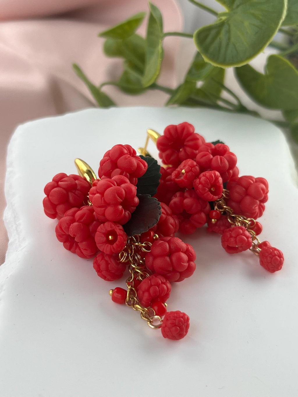 Серьги с малиновым узором, серьги ручной работы с малиной, украшения из полимерной глины в виде ягод, украшения с фруктами ручной работы, подарок для нее.