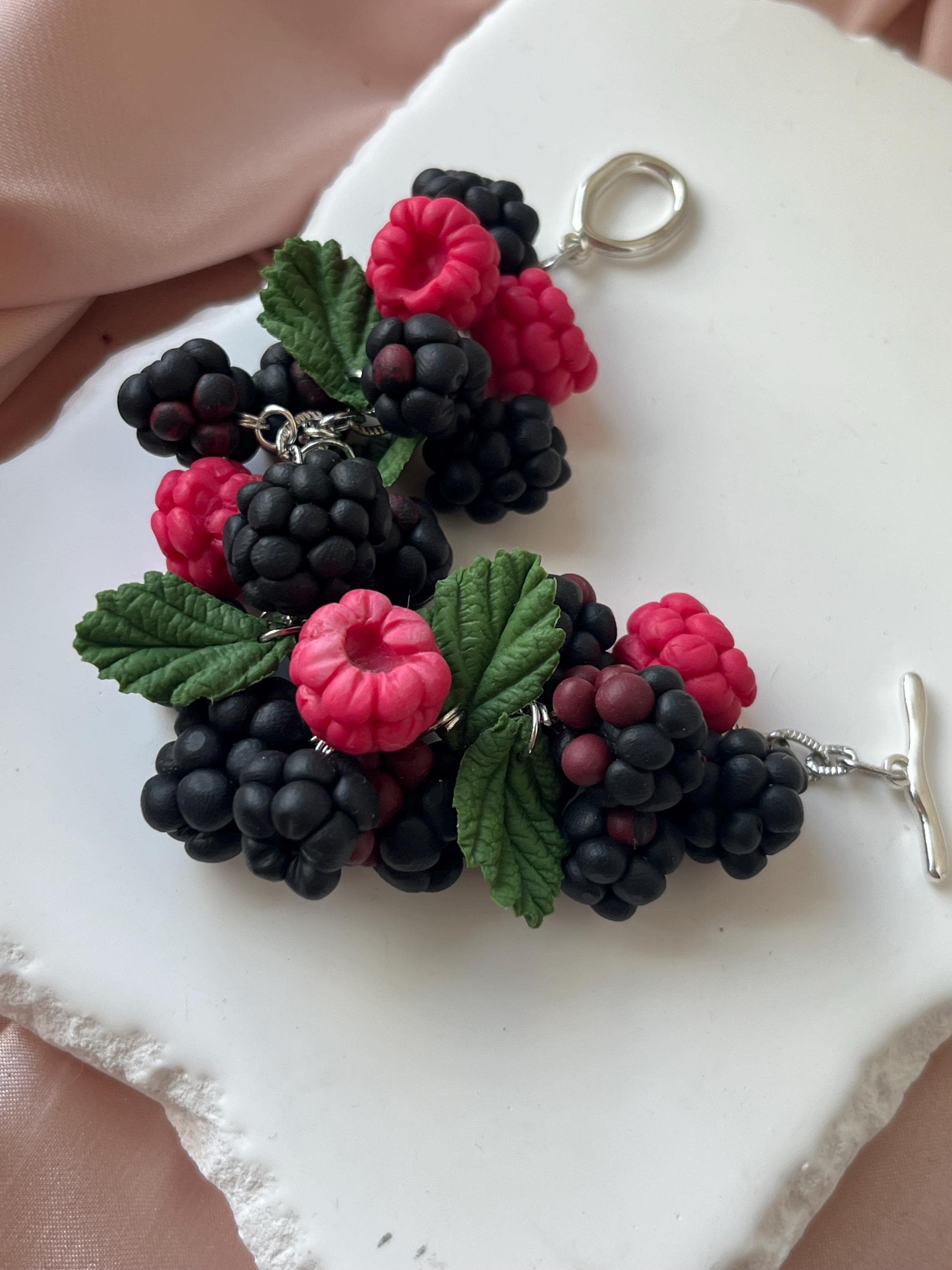 Wild berry bracelet: raspberry and blackberry