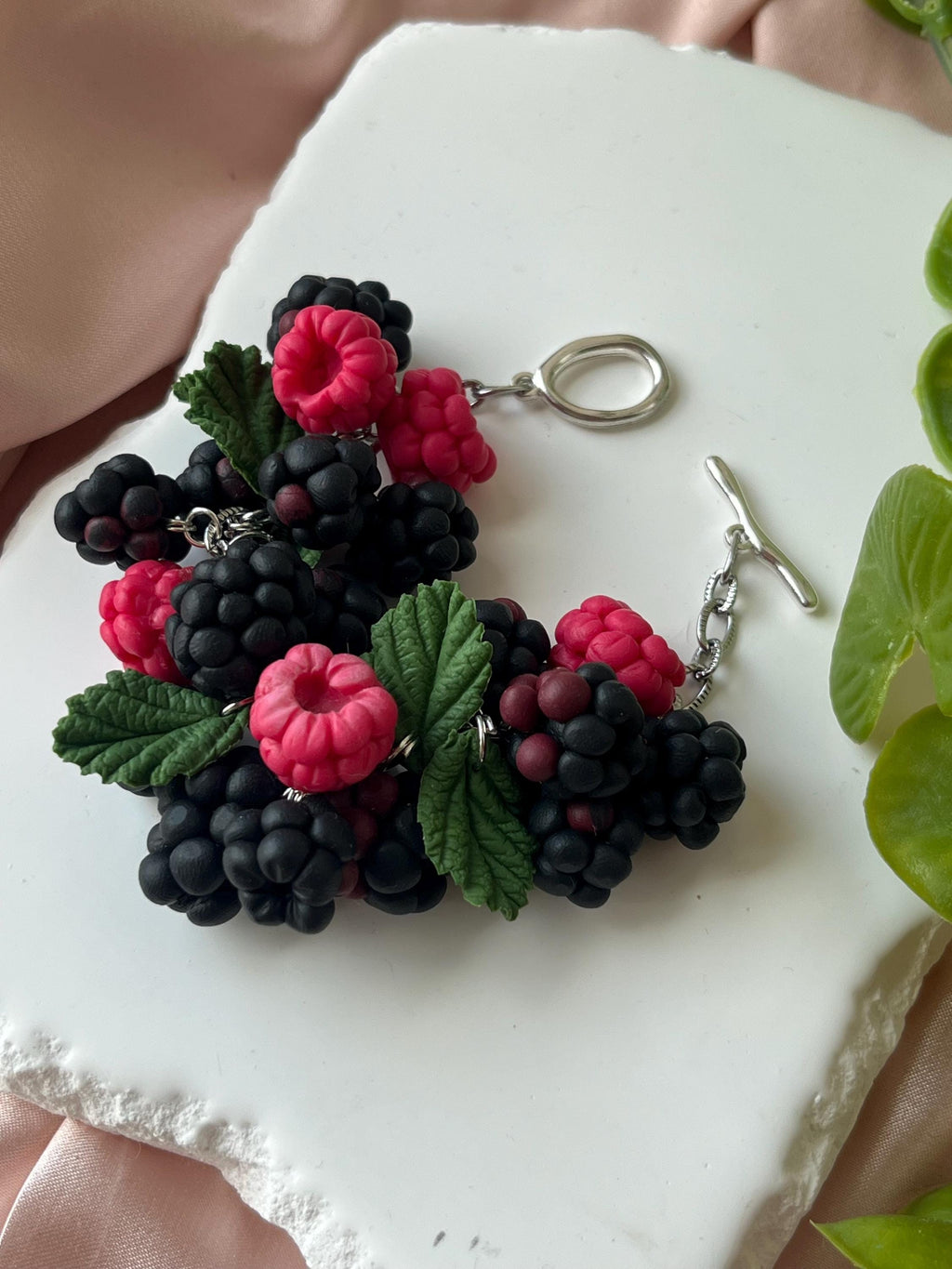 Wild berry bracelet: raspberry and blackberry